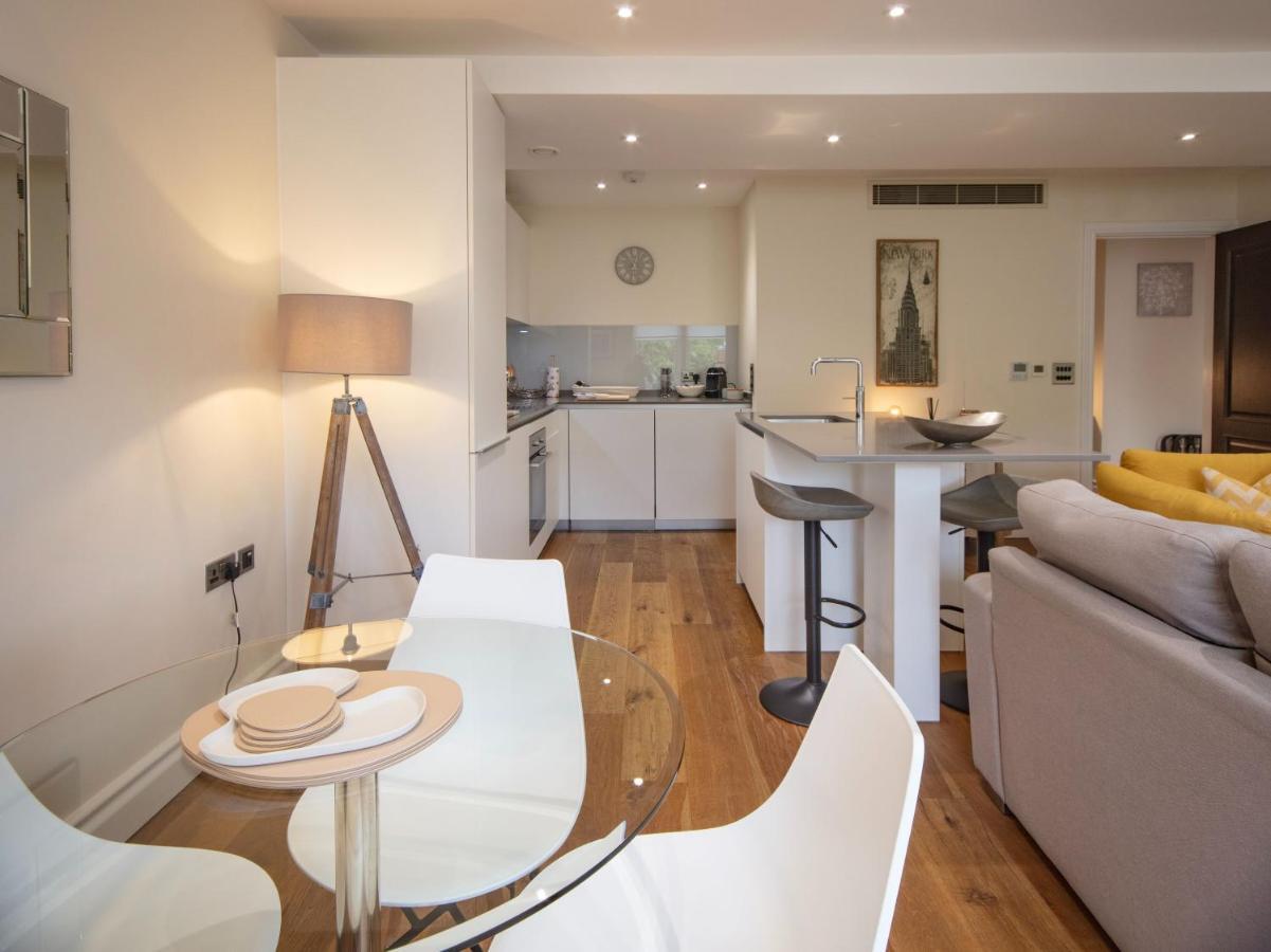 Kensington High Street One Bed Apartament Londra